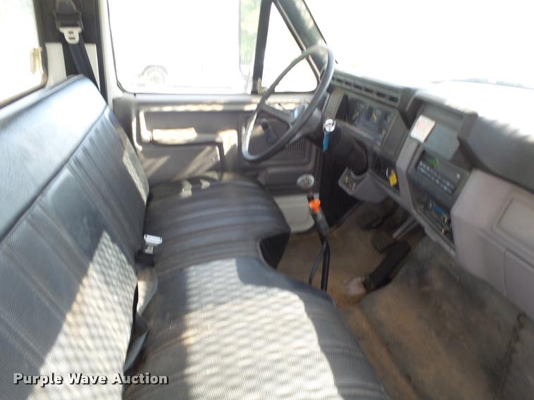 image for item DA2690 1995 Ford F800 Super Duty bucket truck