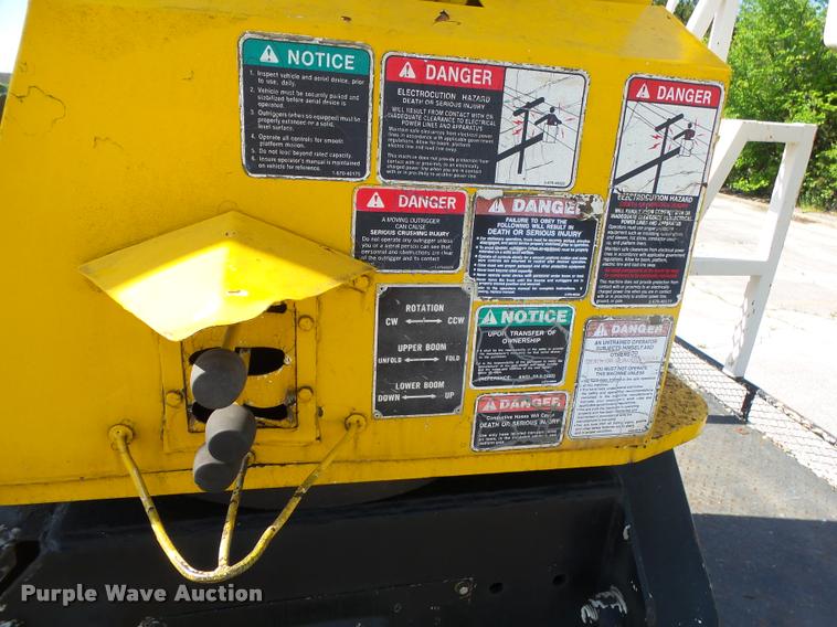 image for item DA2690 1995 Ford F800 Super Duty bucket truck