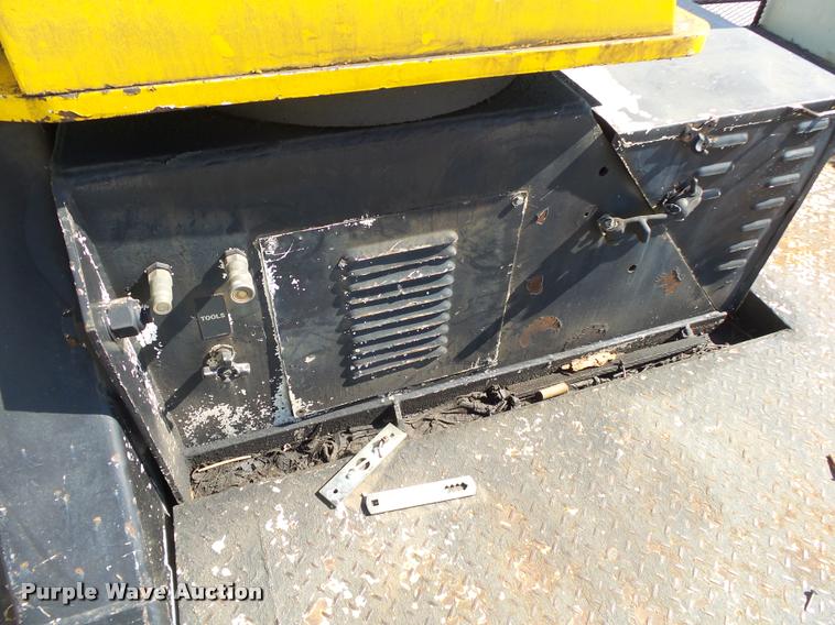 image for item DA2690 1995 Ford F800 Super Duty bucket truck