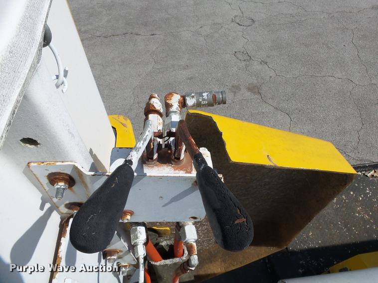 image for item DA2690 1995 Ford F800 Super Duty bucket truck