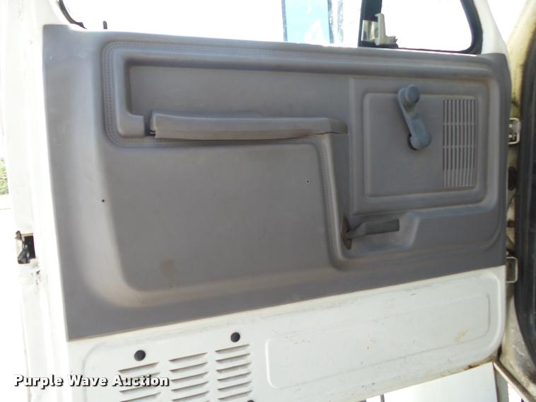 image for item DA2690 1995 Ford F800 Super Duty bucket truck