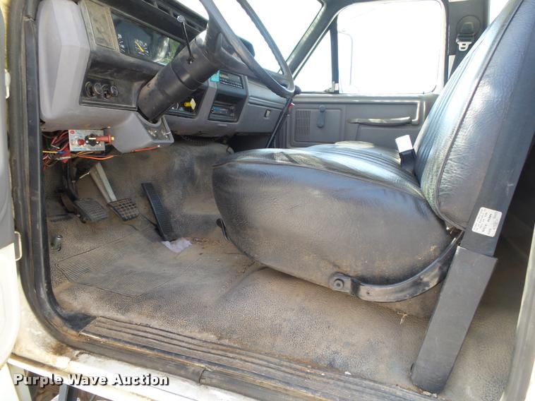 image for item DA2690 1995 Ford F800 Super Duty bucket truck