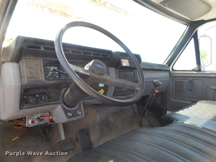 image for item DA2690 1995 Ford F800 Super Duty bucket truck