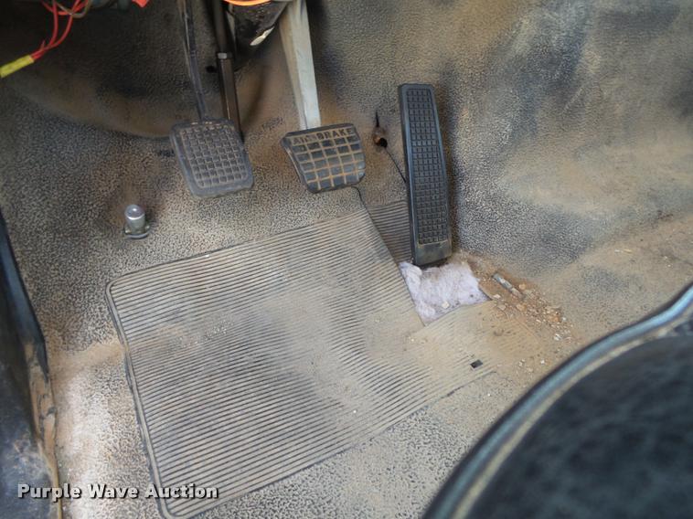 image for item DA2690 1995 Ford F800 Super Duty bucket truck