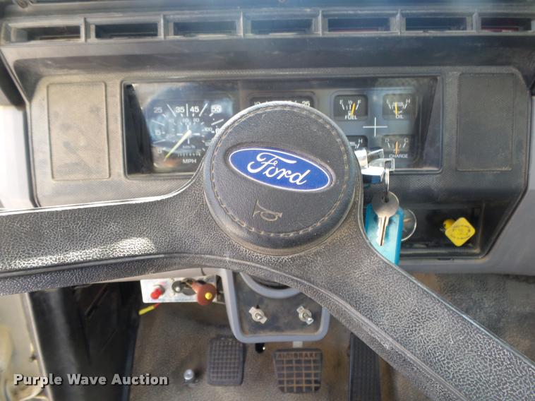 image for item DA2690 1995 Ford F800 Super Duty bucket truck