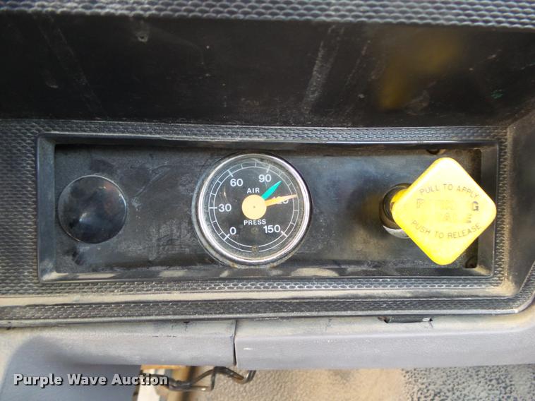 image for item DA2690 1995 Ford F800 Super Duty bucket truck