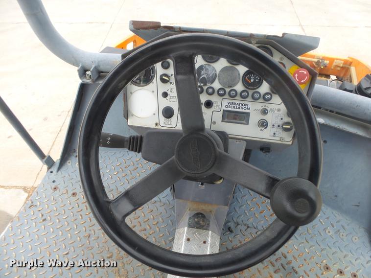 image for item DA2694 Hamm HD90 double drum vibratory roller