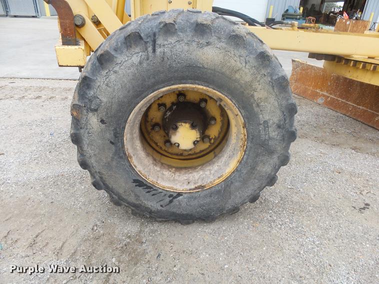 image for item DA2699 New Holland RG80 motor grader
