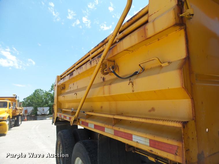 image for item DA3489 2002 International F2554 dump truck