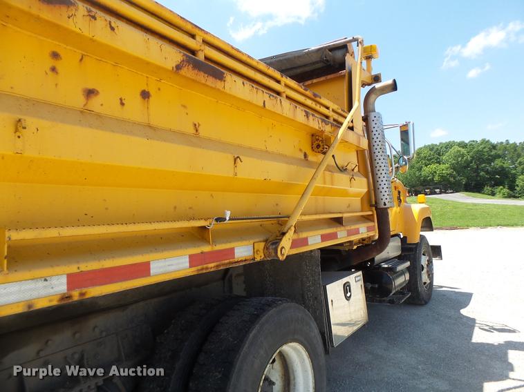 image for item DA3489 2002 International F2554 dump truck
