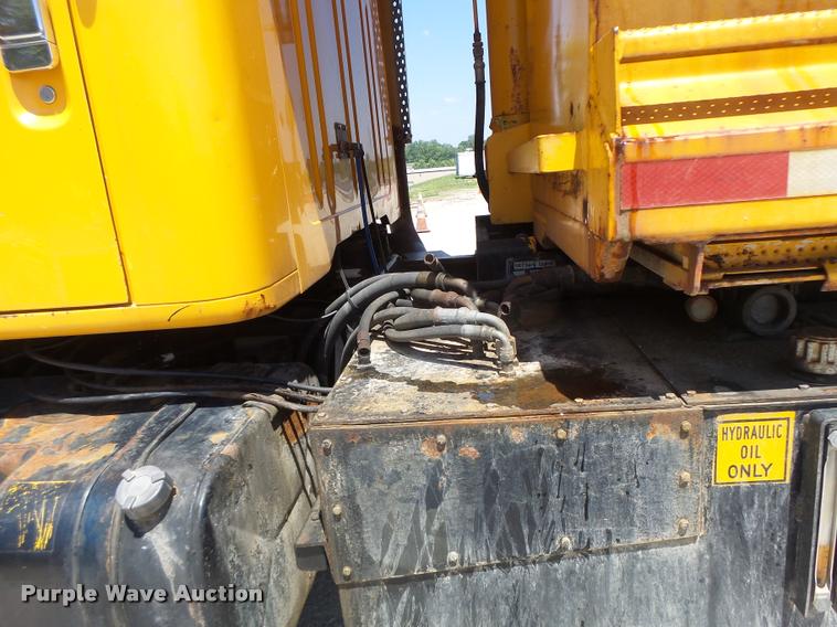 image for item DA3489 2002 International F2554 dump truck