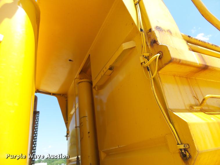 image for item DA3489 2002 International F2554 dump truck