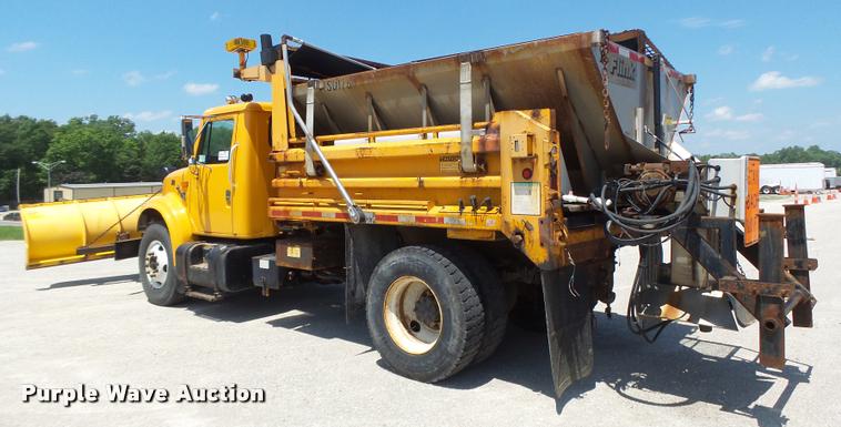 image for item DA3490 2002 International 4900 dump truck