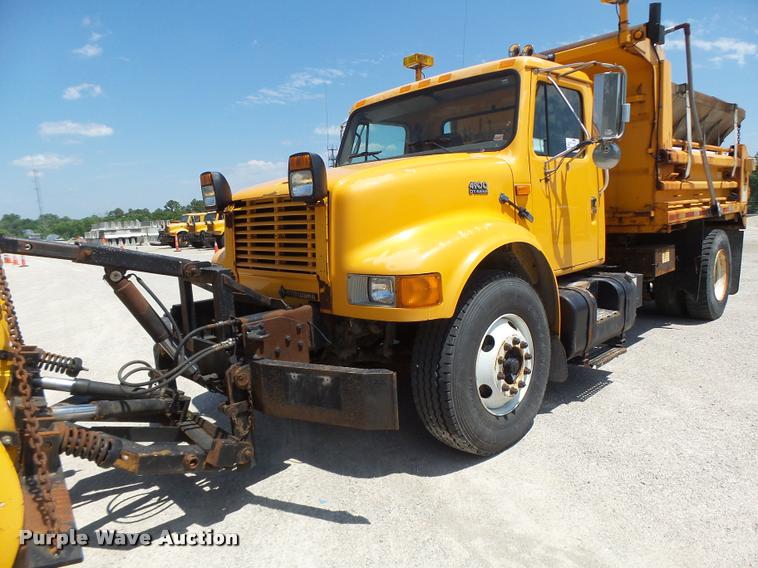 image for item DA3490 2002 International 4900 dump truck