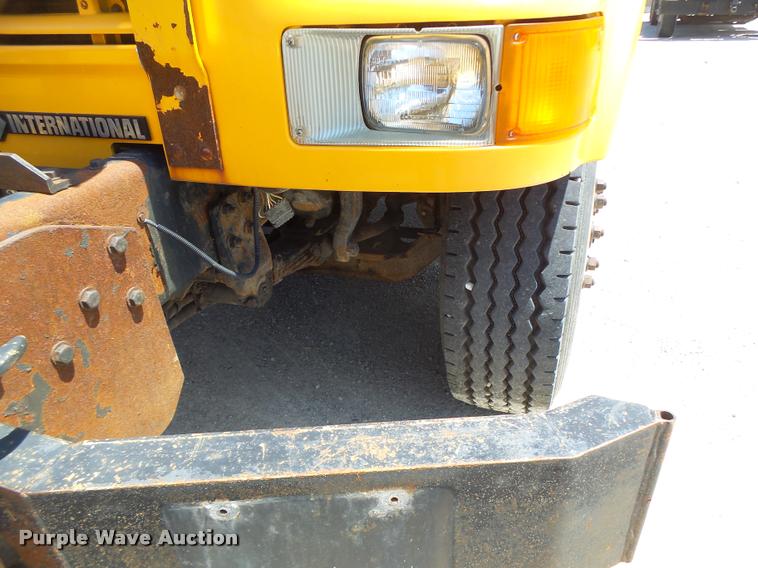 image for item DA3490 2002 International 4900 dump truck