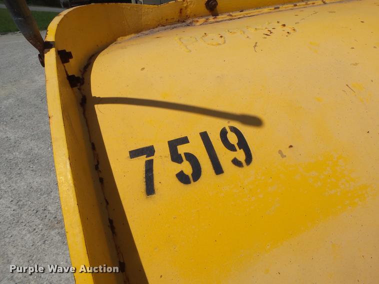 image for item DA3490 2002 International 4900 dump truck
