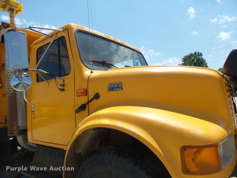 image for item DA3490 2002 International 4900 dump truck