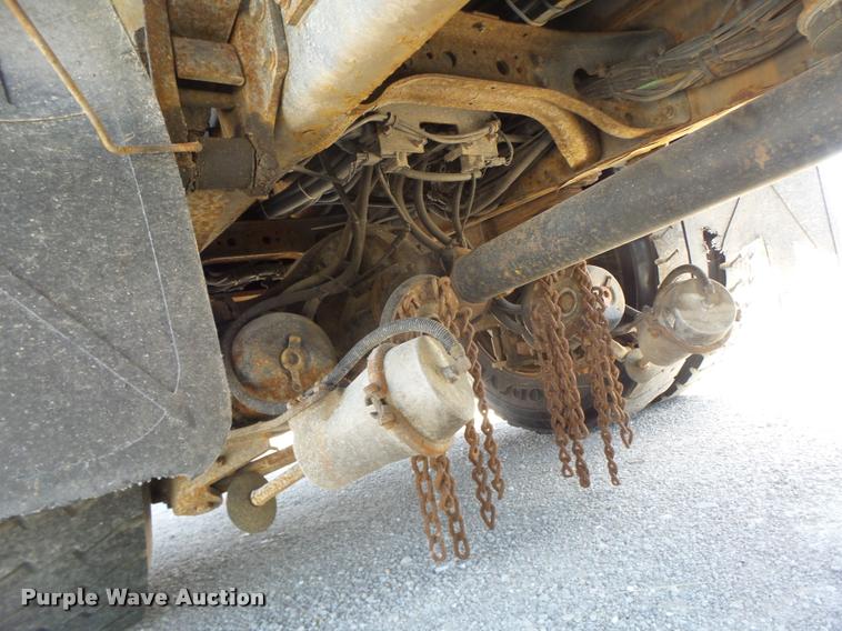 image for item DA3490 2002 International 4900 dump truck