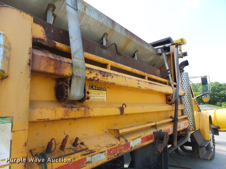 image for item DA3490 2002 International 4900 dump truck