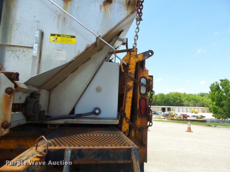 image for item DA3490 2002 International 4900 dump truck