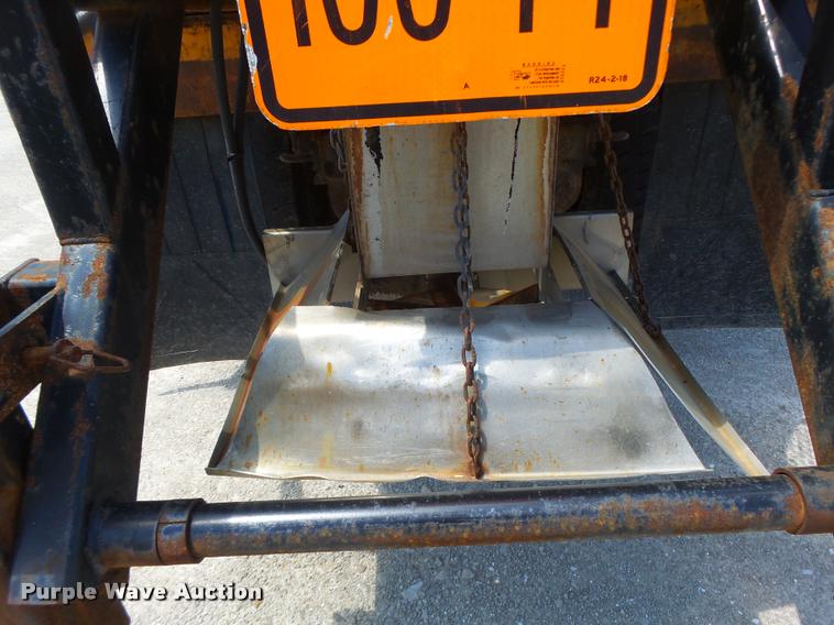 image for item DA3490 2002 International 4900 dump truck