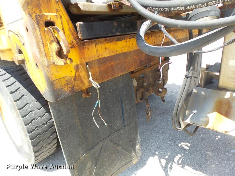 image for item DA3490 2002 International 4900 dump truck