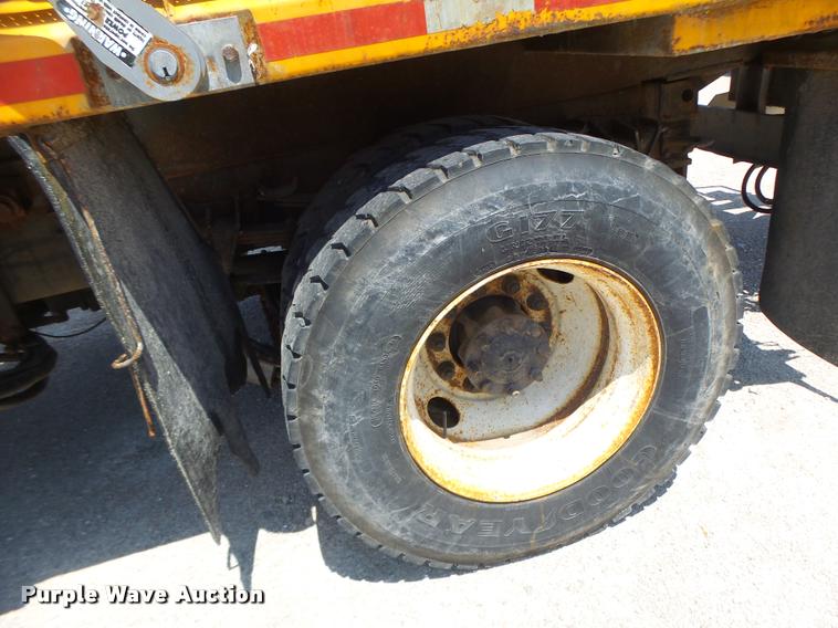 image for item DA3490 2002 International 4900 dump truck