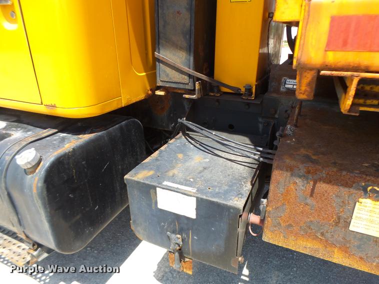 image for item DA3490 2002 International 4900 dump truck