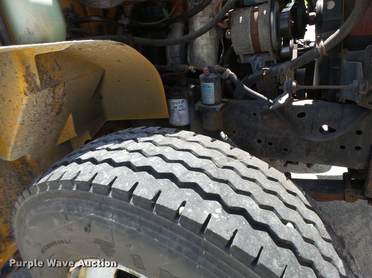 image for item DA3490 2002 International 4900 dump truck