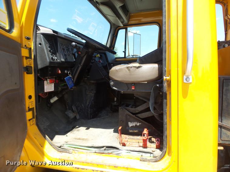 image for item DA3490 2002 International 4900 dump truck