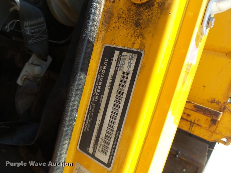 image for item DA3490 2002 International 4900 dump truck