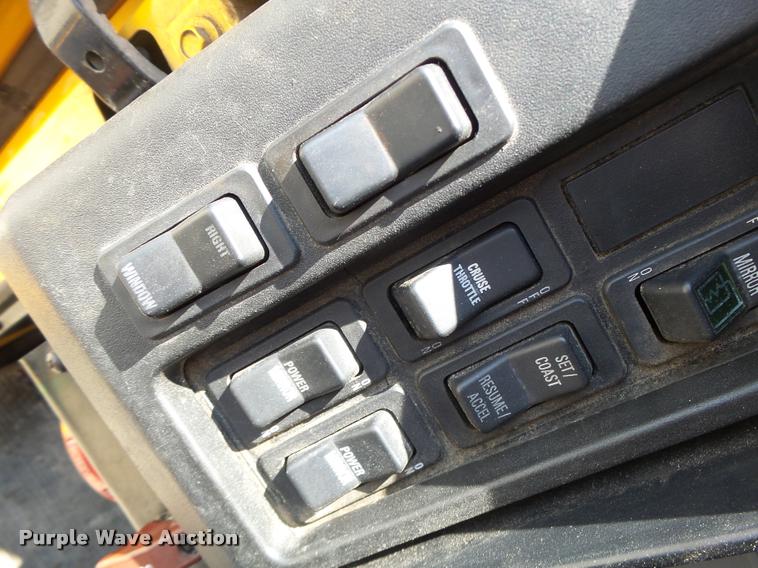 image for item DA3490 2002 International 4900 dump truck