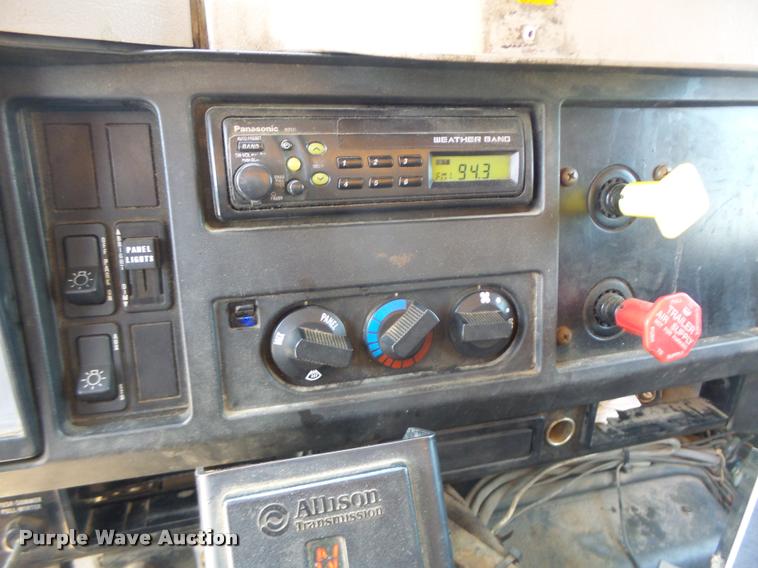 image for item DA3490 2002 International 4900 dump truck