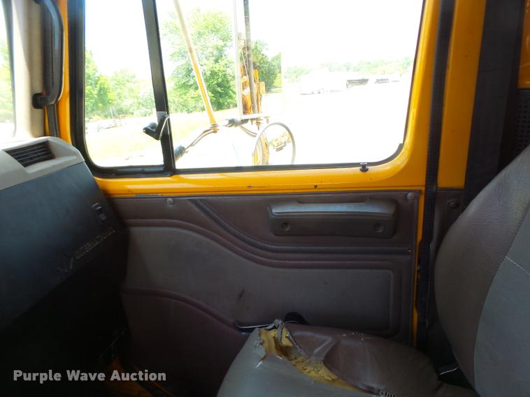 image for item DA3490 2002 International 4900 dump truck