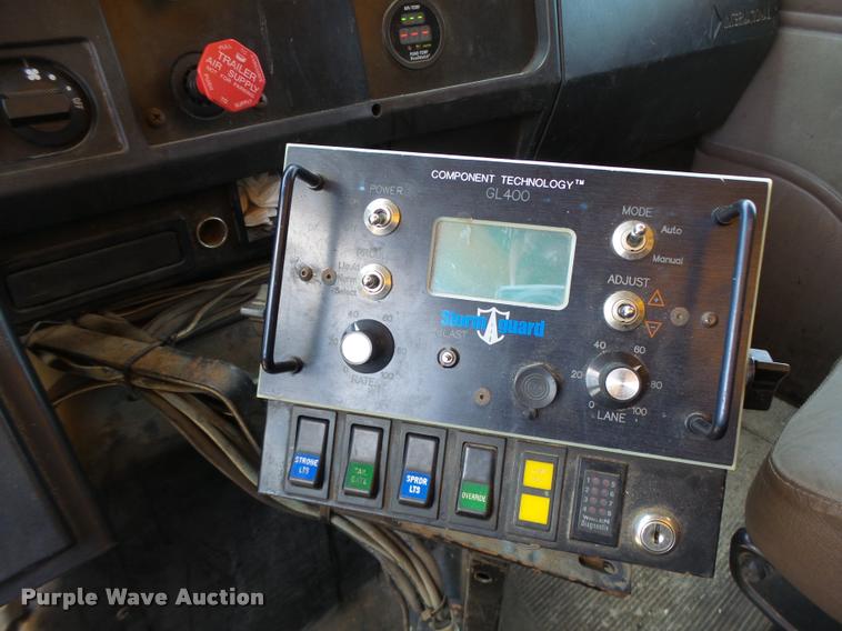 image for item DA3490 2002 International 4900 dump truck