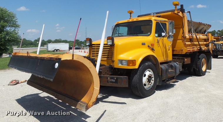 image for item DA3491 2002 International 4900 dump truck