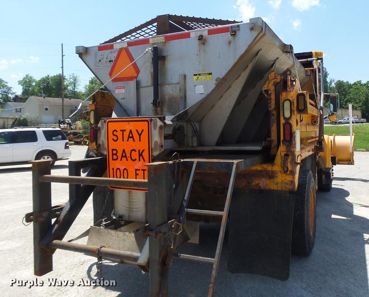 image for item DA3491 2002 International 4900 dump truck