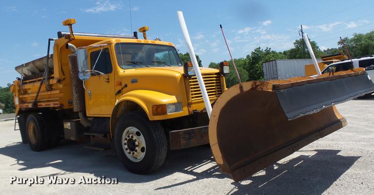 image for item DA3491 2002 International 4900 dump truck