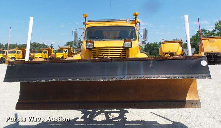 image for item DA3491 2002 International 4900 dump truck