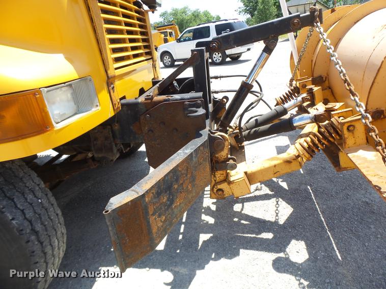 image for item DA3491 2002 International 4900 dump truck