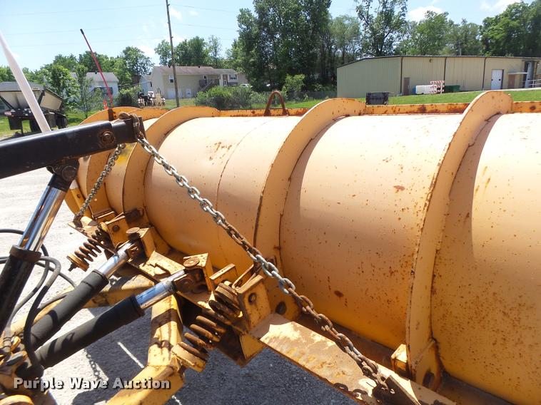 image for item DA3491 2002 International 4900 dump truck