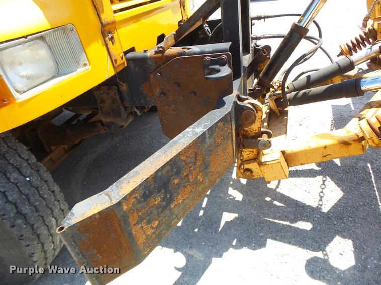 image for item DA3491 2002 International 4900 dump truck