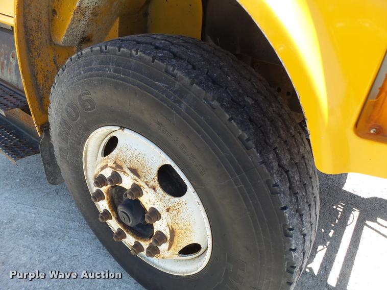 image for item DA3491 2002 International 4900 dump truck