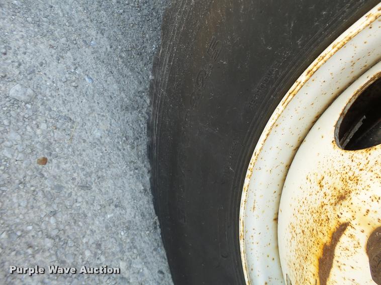 image for item DA3491 2002 International 4900 dump truck