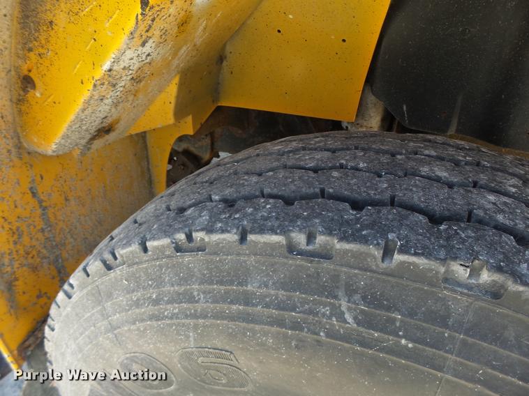 image for item DA3491 2002 International 4900 dump truck