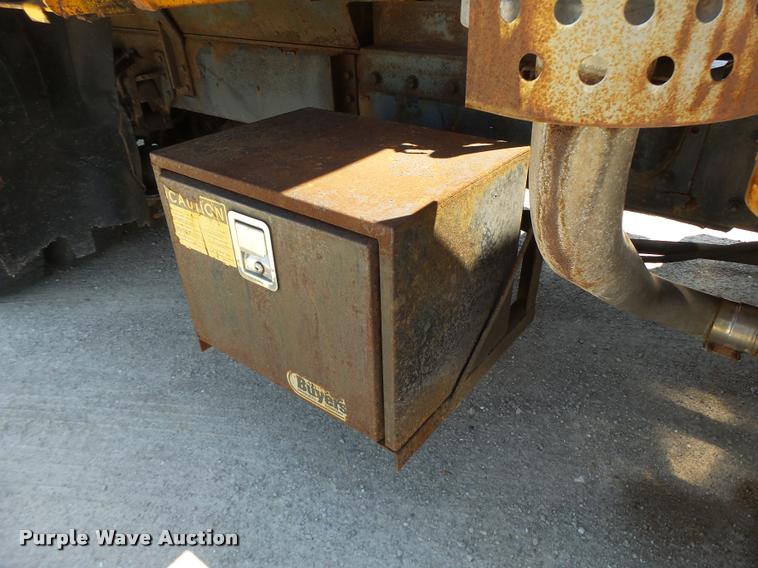 image for item DA3491 2002 International 4900 dump truck