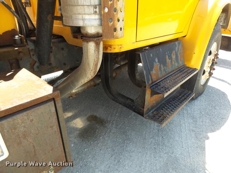 image for item DA3491 2002 International 4900 dump truck