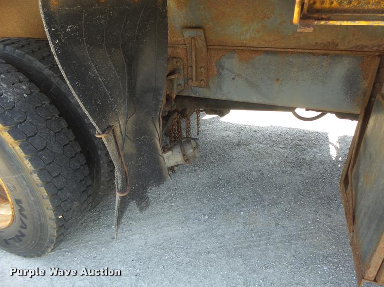 image for item DA3491 2002 International 4900 dump truck