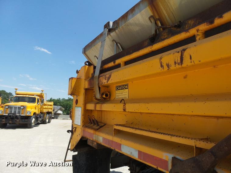 image for item DA3491 2002 International 4900 dump truck