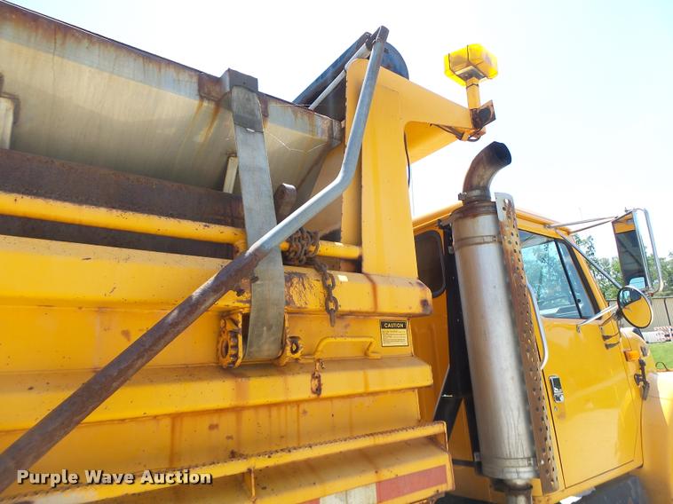 image for item DA3491 2002 International 4900 dump truck
